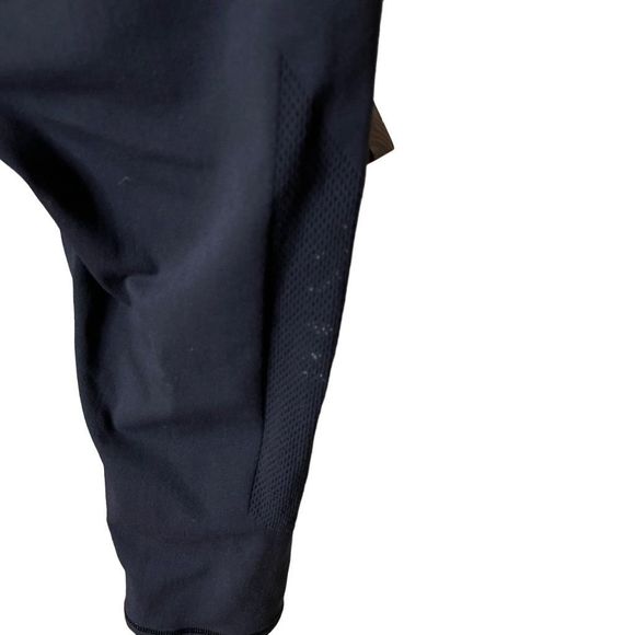 Lululemon Reveal Crop XL - Picture 6 of 6